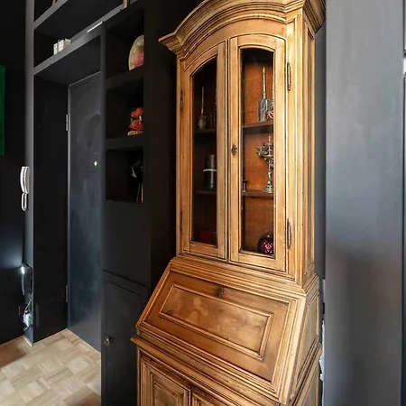 Artistic Flat W Wooden Beams, Porta Venezia شقة ميلان