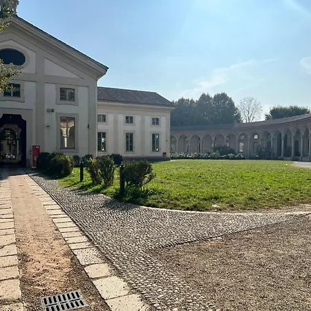 Prestigious 3 Bedrooms, 8 Guest, Centre Porta Romana Appartement Milan