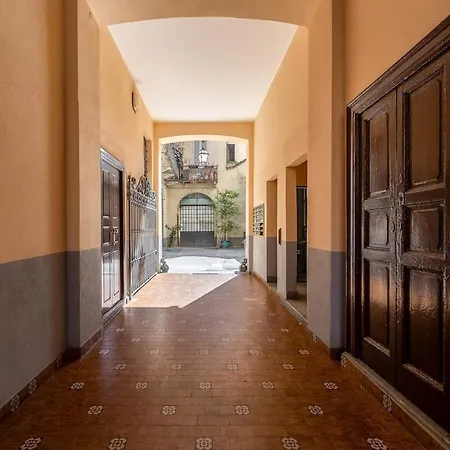 Vecchia Milano, 10 Minutes From The Duomo Апартаменты *