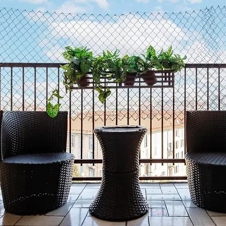 Center Rooftop With Terrace In Porta Romana *