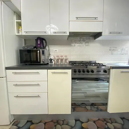 Lugano S&s Home, Moderna E Tranquilla, Vicino Al Centro Di Milano, Con Parcheggio Gratuito Esterno *