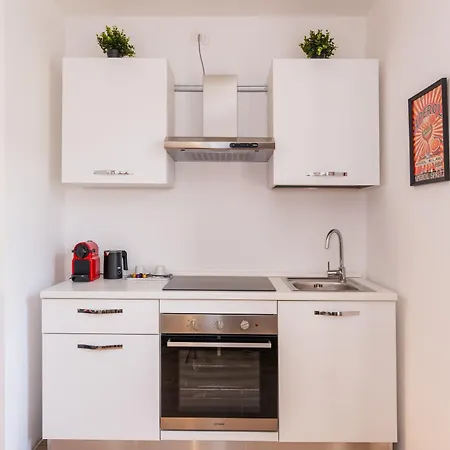 Habesha Flats - A Quiet Retreat Just Steps From The Metro M1 ميلان