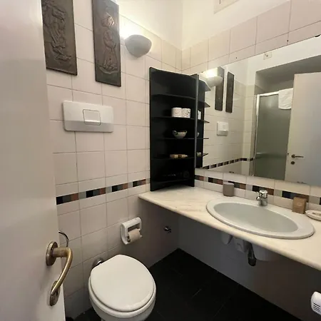 Prestigious 3 Bedrooms, 8 Guest, Centre Porta Romana