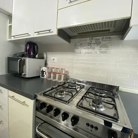 Lugano S&s Home, Moderna E Tranquilla, Vicino Al Centro Di Milano, Con Parcheggio Gratuito Esterno * Milán