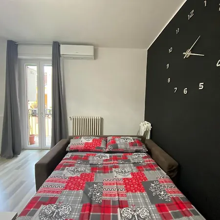 Lugano S&s Home, Moderna E Tranquilla, Vicino Al Centro Di Milano, Con Parcheggio Gratuito Esterno