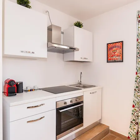 Habesha Flats - A Quiet Retreat Just Steps From The Metro M1 شقة *