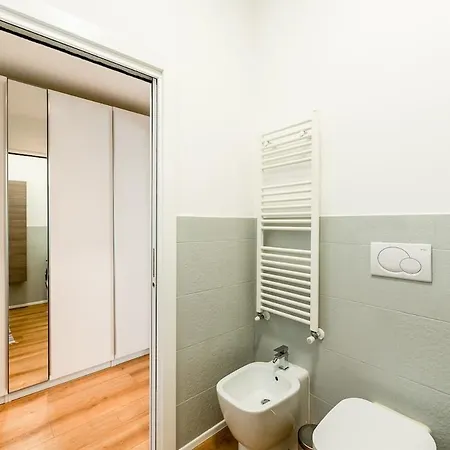 Vecchia Milano, 10 Minutes From The Duomo Апартаменты
