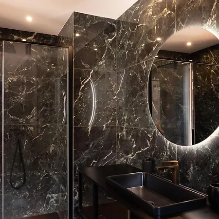 Lusso, Stile E Un Meraviglioso Terrazzo Nel Cuore Di شقة