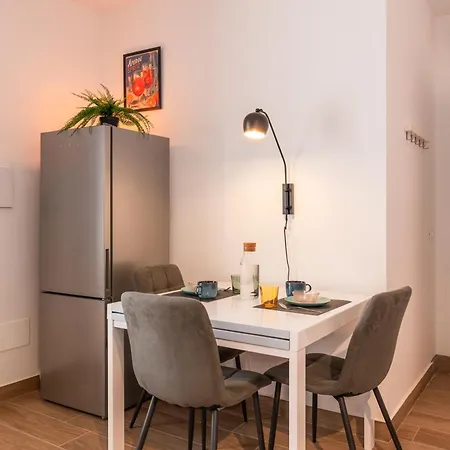 Habesha Flats - A Quiet Retreat Just Steps From The Metro M1 * ميلان