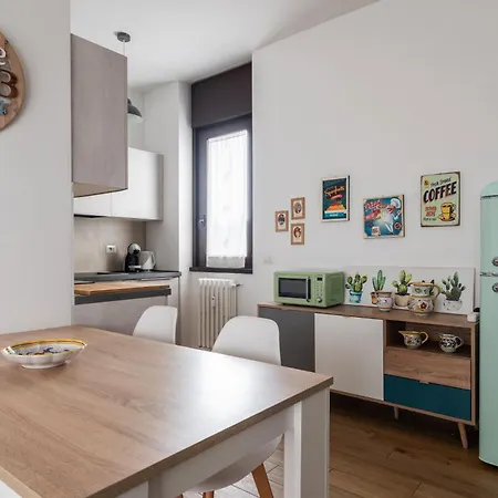 Con Terrazzo Sui Tetti Milanesi דירה