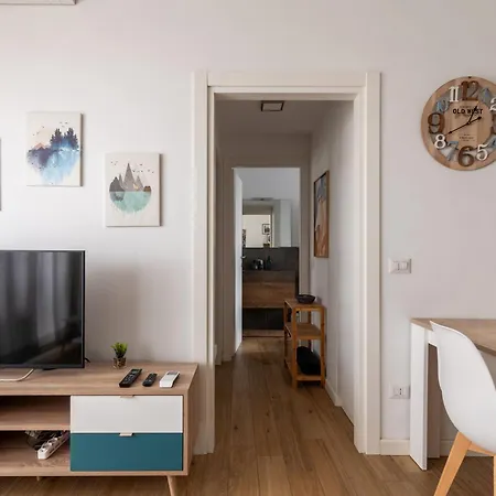 Apartamento Con Terrazzo Sui Tetti Milanesi *