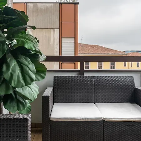 Appartamento Con Terrazzo Sui Tetti Milanesi Milano