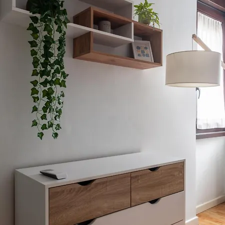 Con Terrazzo Sui Tetti Milanesi * ميلان