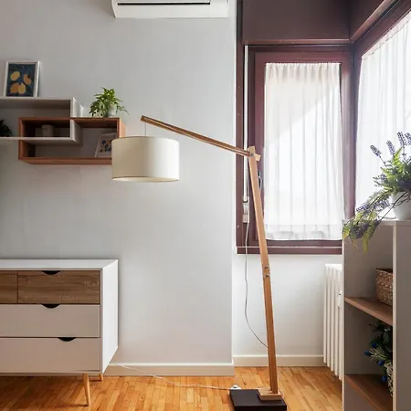 Con Terrazzo Sui Tetti Milanesi ميلان