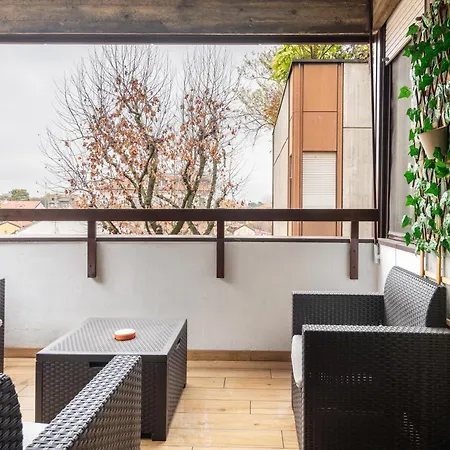 Con Terrazzo Sui Tetti Milanesi מילאנו