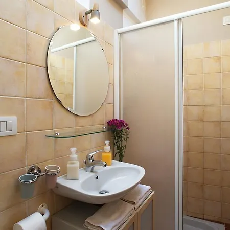 Skyline In Citta Studi A 1 Minuto Dal Metro Con Terrazzo Wi-fi E Netflix *