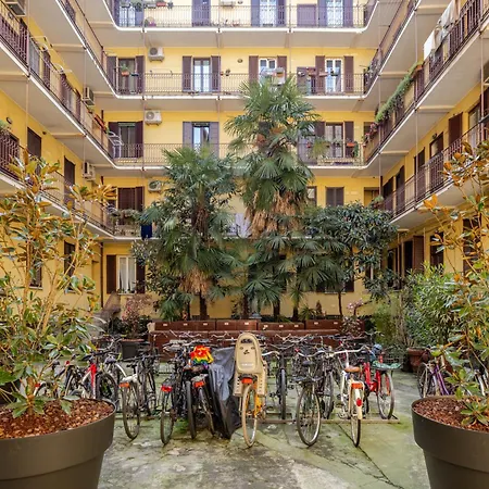 Charming In Isola In The Heart Of Mediolan