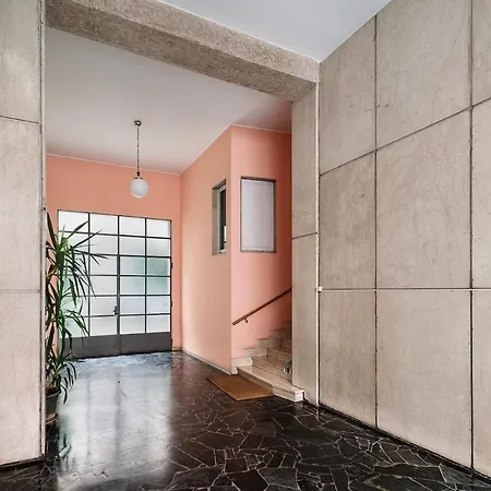 Holi California - Lovely With Metro Steps Away Daire *