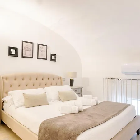 San Babila Elegant Duplex - Design District Apartment Milan