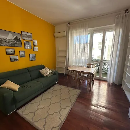 Yellow Mood - Porta Romana Apartmán *