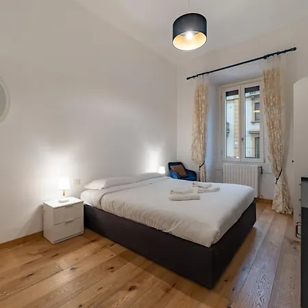 5 Walk From Porta Venezia Station, With 2 Bedrooms *