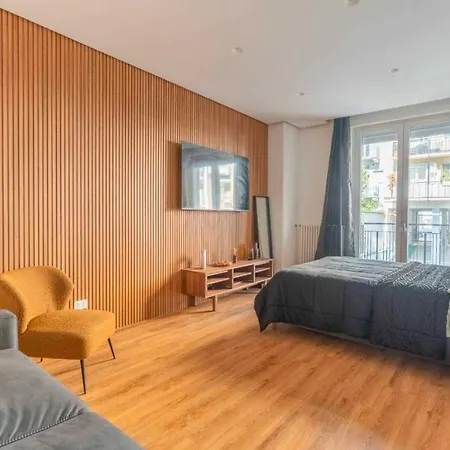 Urban Luxe Apartment *