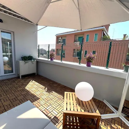 Lovely One Bedroom Flat With Terrace In Via Sebino *