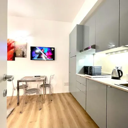 Cozy On An Upper Floor Near Missori And Vetra Metro Station - W3 Milano