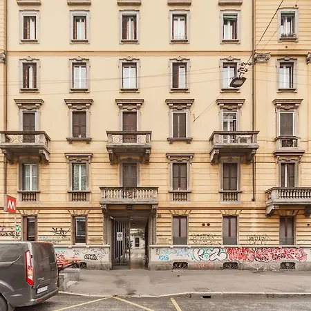 Luxury Quiet Above Subway *