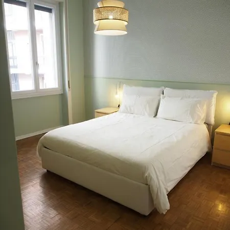 Spacious And Bright Two-room In Bocconi