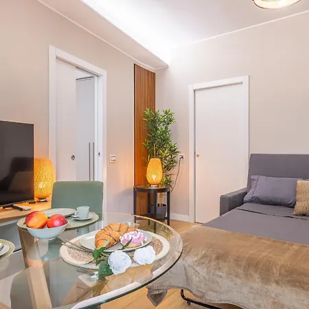 Modern & Elegant - Station Apartment *