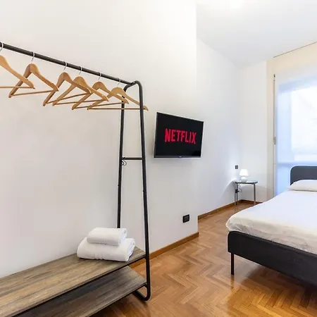 Duomo 7 Min - 3 Bedrooms, Terrace & Parking Διαμέρισμα *