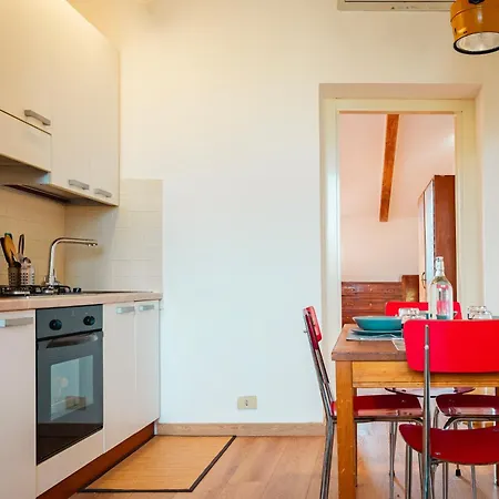 Apartament Luminosa Mansarda Con Travi In Legno