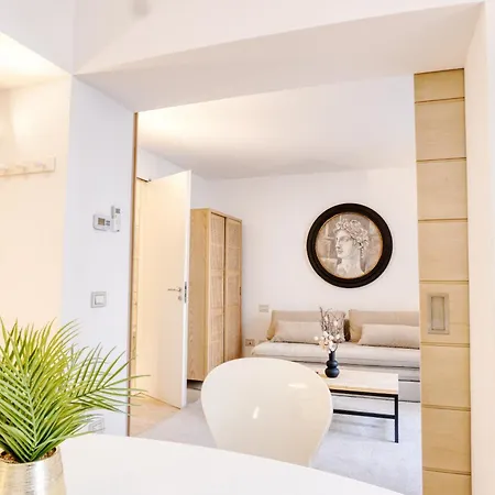 San Babila Elegant Duplex - Design District Milan