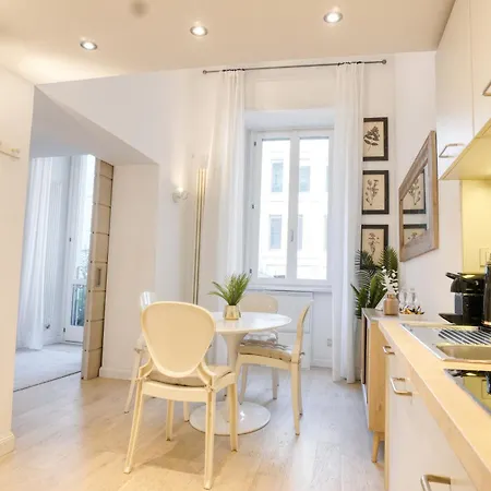 San Babila Elegant Duplex - Design District * 米兰