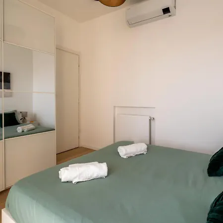 Duomo A 15 Min - Elegante In Zona Isola شقة *