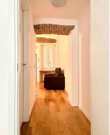 Modern In Milan, Isola Area Appartement