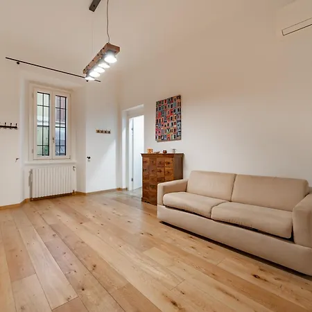5 Walk From Porta Venezia Station, With 2 Bedrooms Daire