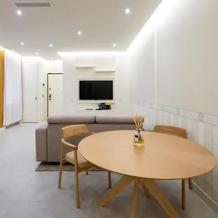 Luca Duomo Versace Милан