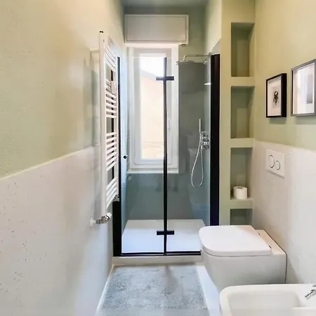 Апартаменты Lovely One Bedroom Flat With Terrace In Via Sebino *