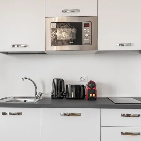 Centrale-duomo 10min - La Dolce - Metro Loreto 4min *