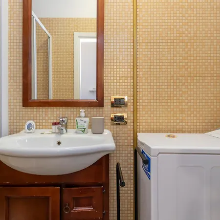 I-host - De Sanctis 52 * Mediolan