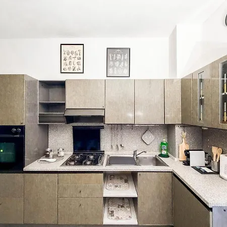 아파트 Three-room 2 Bedrooms With Balcony 2 Min From