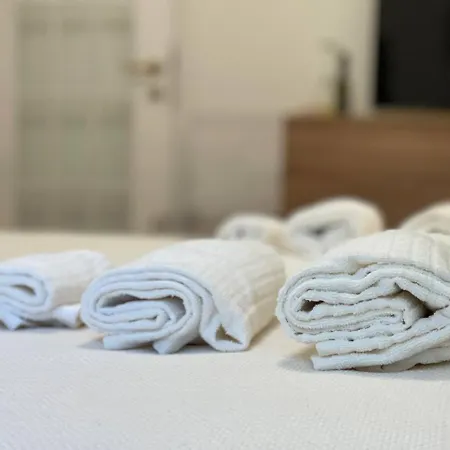 Apartman A Stone's Throw From The Metro