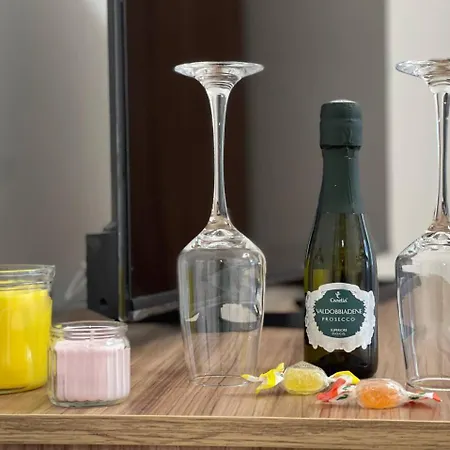 A Stone's Throw From The Metro Apartman *