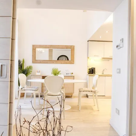 San Babila Elegant Duplex - Design District Milan