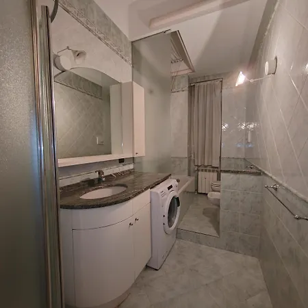 Spacious With Three Bedroom And Large Kitchen Апартаменты *