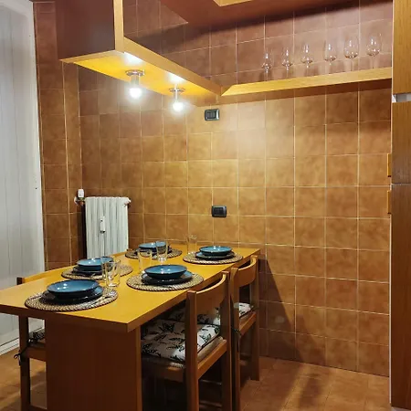 Spacious With Three Bedroom And Large Kitchen Apartament Mediolan