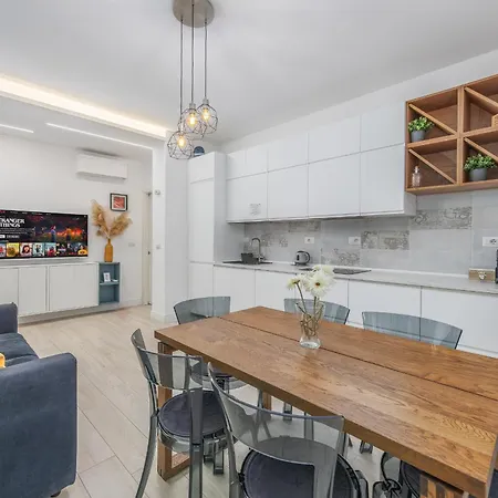 4 Min To Metro - 8 Min To Lin Airport - Area Apartment