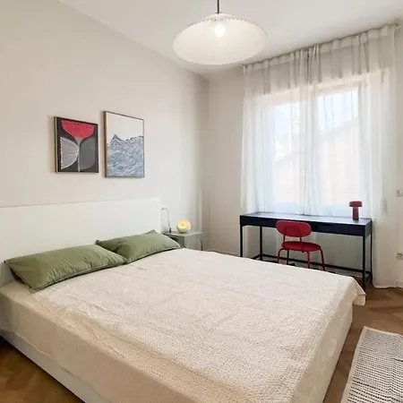 Lovely One Bedroom Flat With Terrace In Via Sebino *